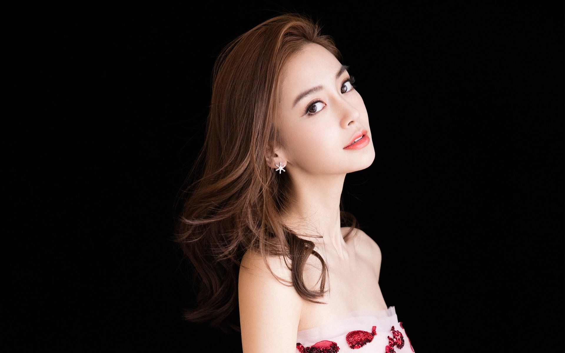 开云体育APP下载-“德甲最后关键战役，冠军悬念依旧持久”，历届德甲揭幕战